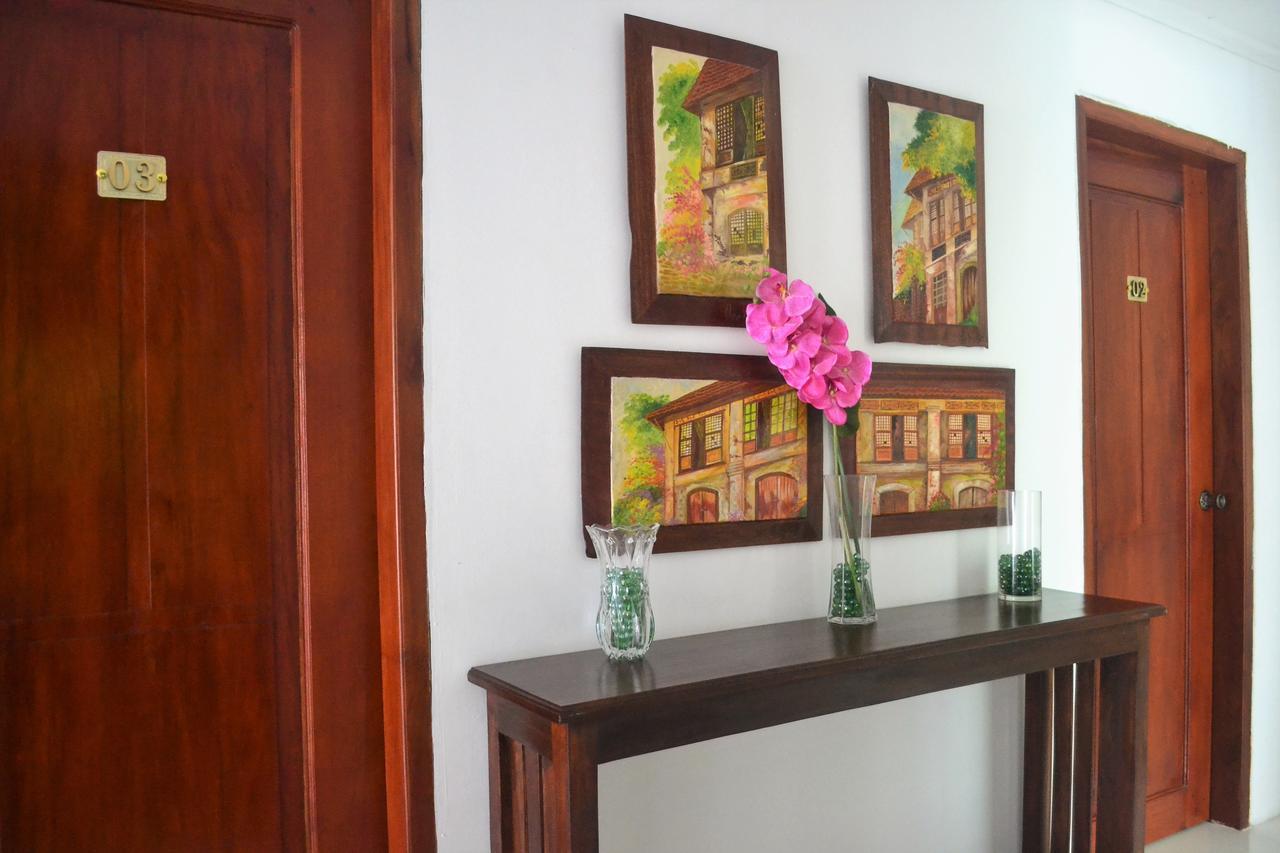 Hotel Lola Natividad Виган Экстерьер фото